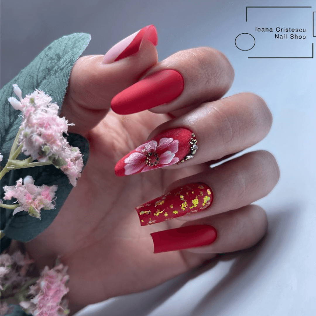 Uñas rojas con purpurina