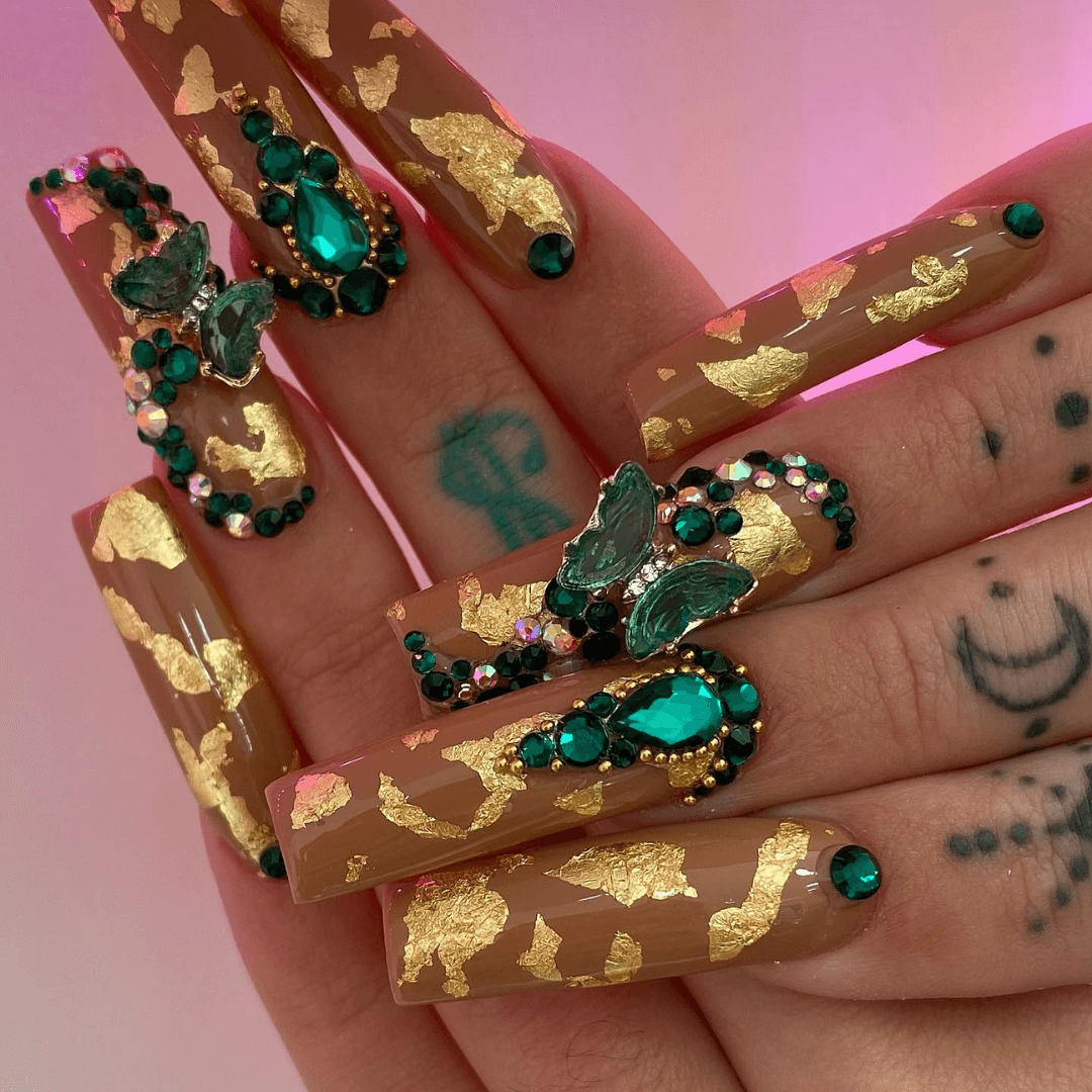 Diseño De Uñas Dorado