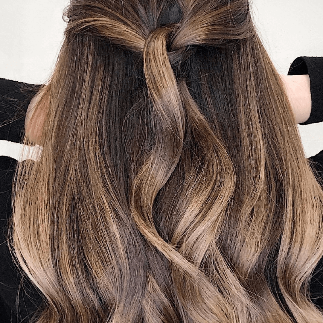 Reflejos balayage sobre cabello oscuro