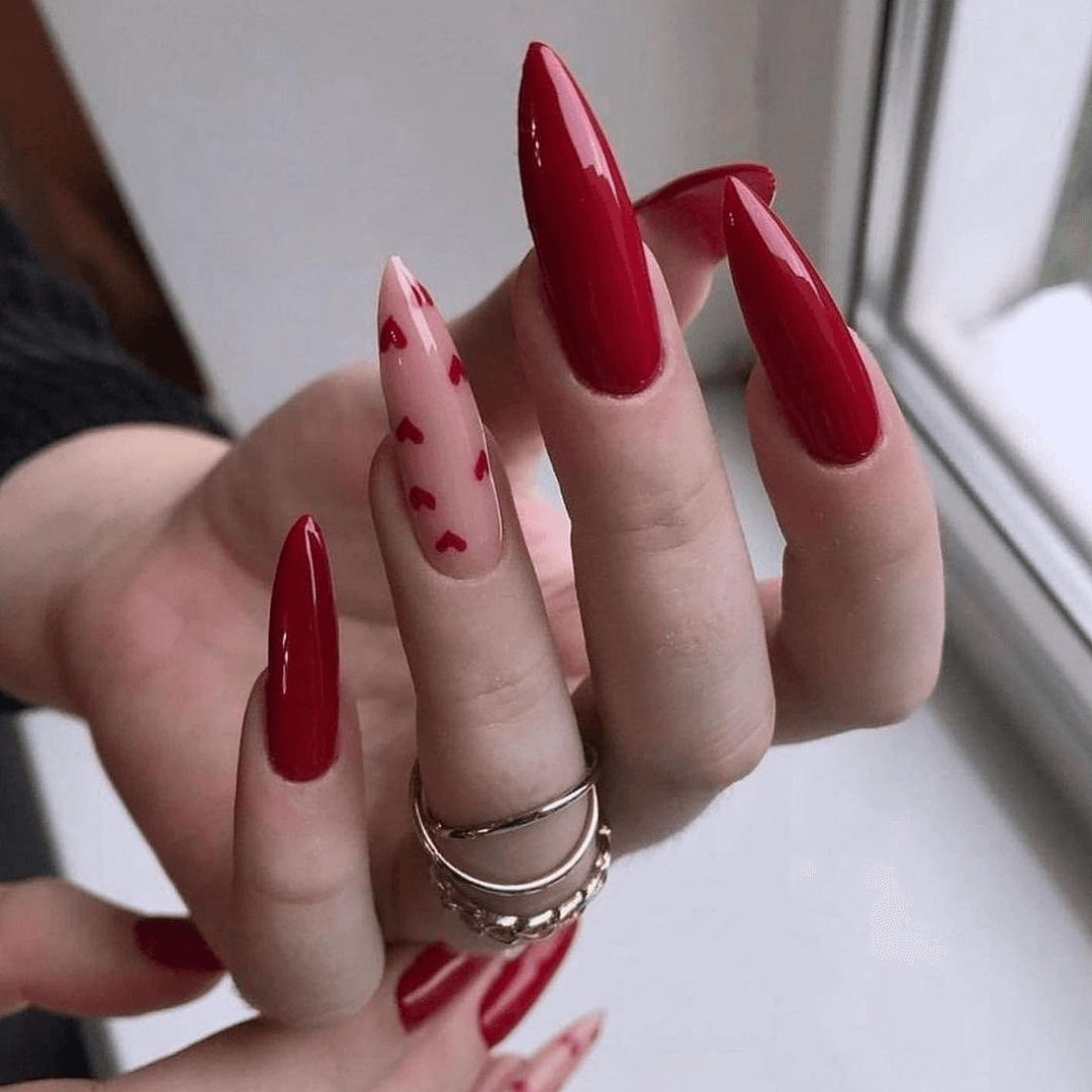 Pointed nails for summer