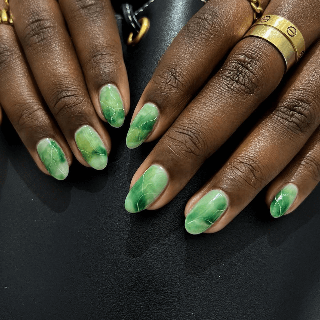 Green nails for spring
