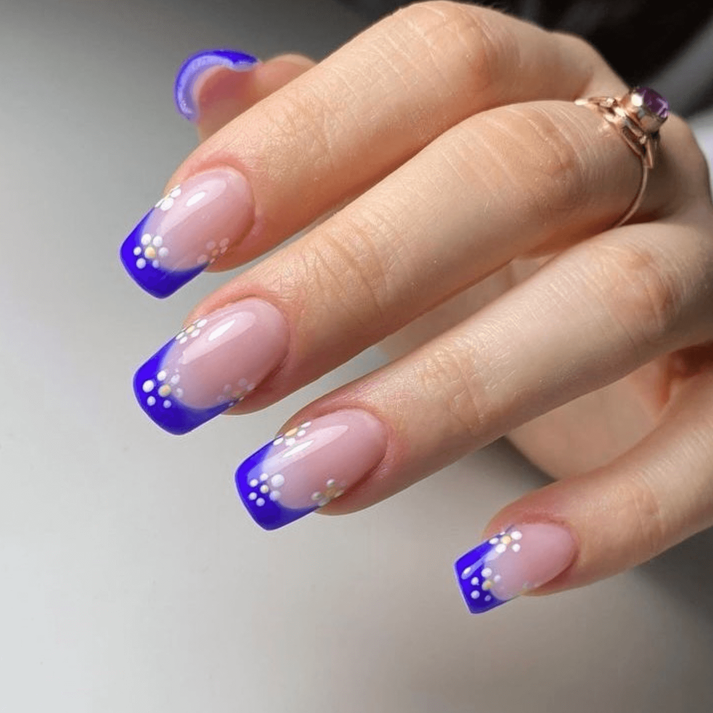 Niebieski French Manicure