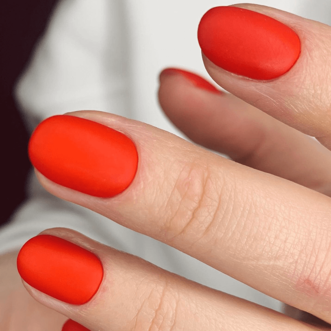 Uñas rojas elegantes