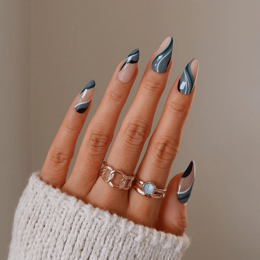 christmas-nails-blue-and-silver-stripes