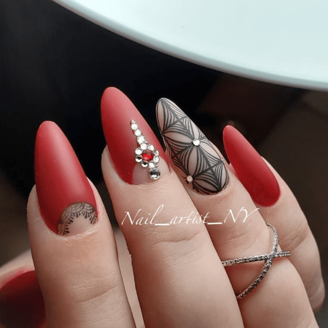 Red nails for weddings