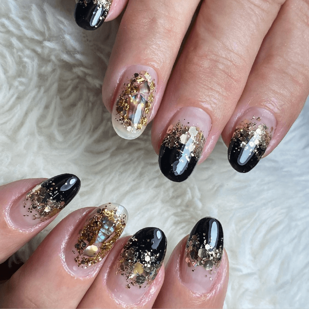 christmas-nails-regal-black-and-gold-holiday-nails