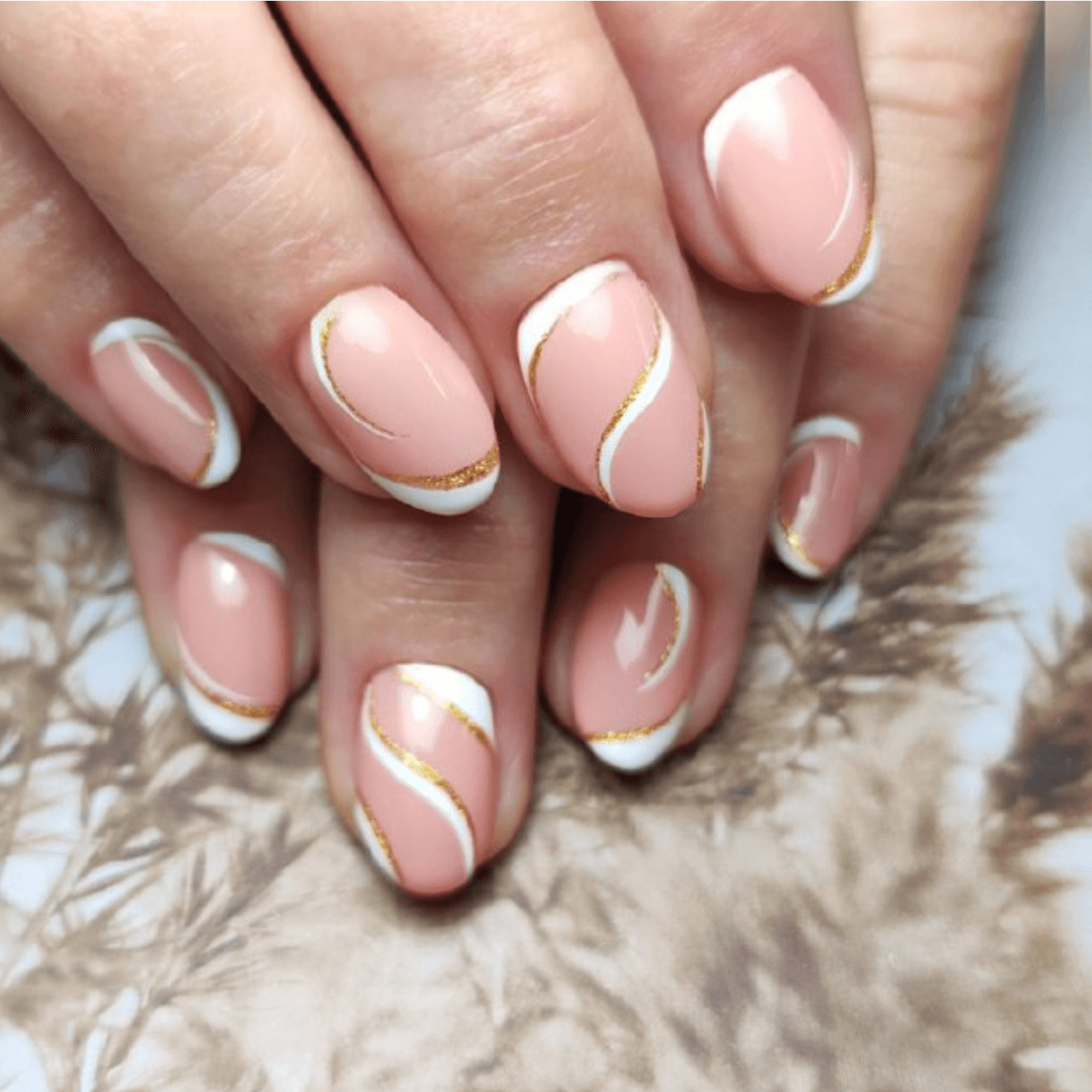 Odwrócony Manicure Francuski