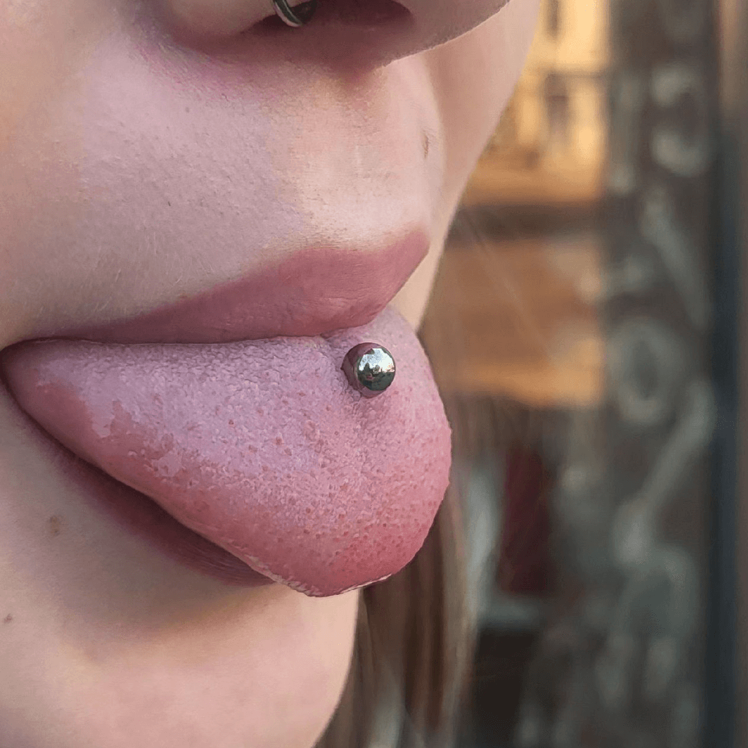 kolczyk-w-jezyku-standard-tongue