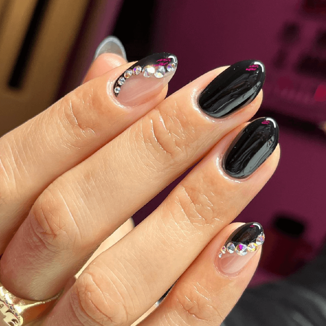 Black nails with zircons