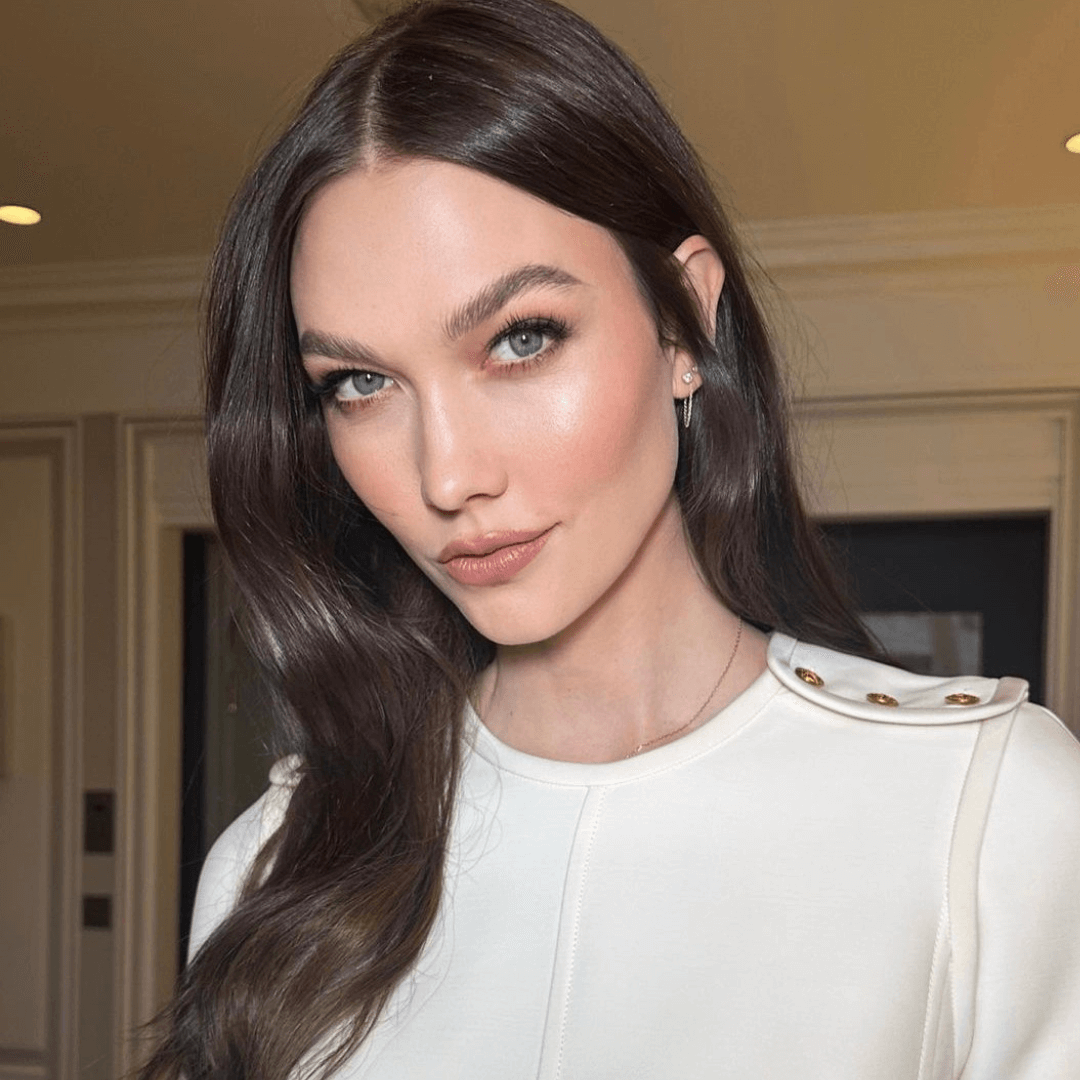 Face-framing layers with centre parting 