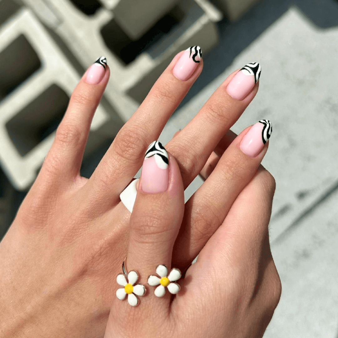 Delicate nails for summer