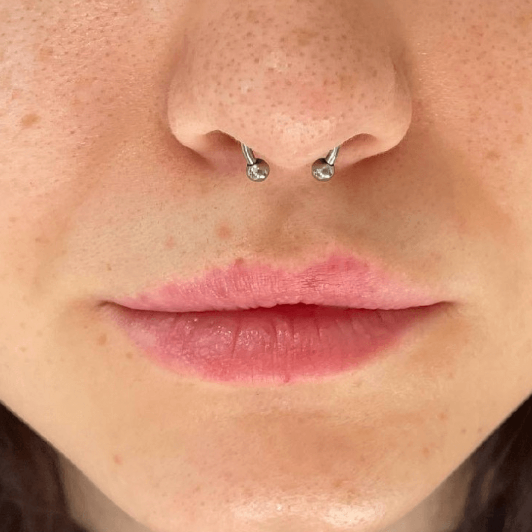 kolczyk-w-nosie-septum-piercing