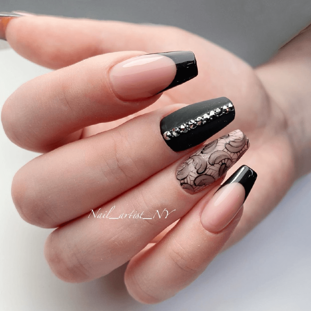 The most fashionable black nails