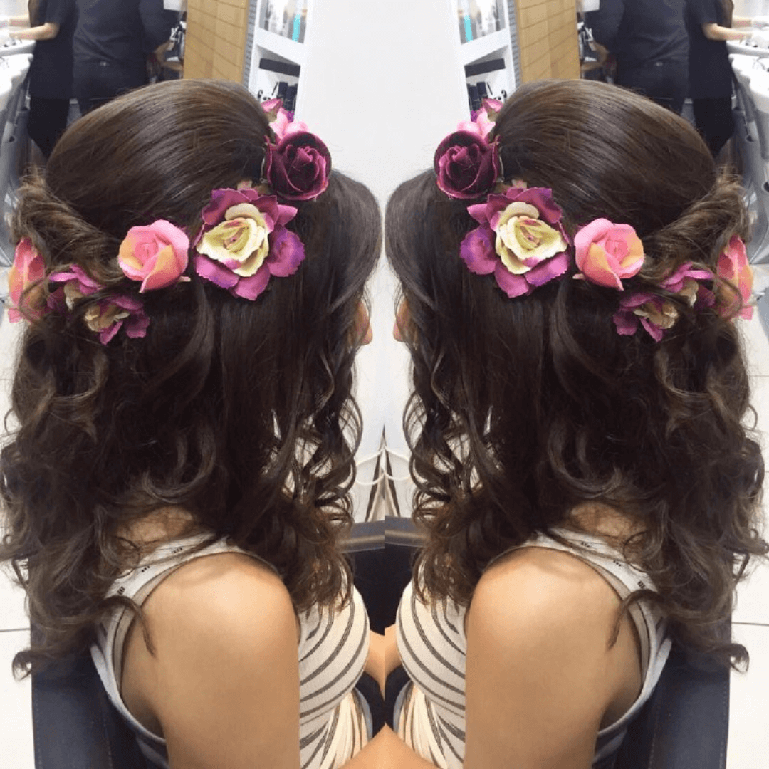 Natural curls (crowned with a wreath or garland)