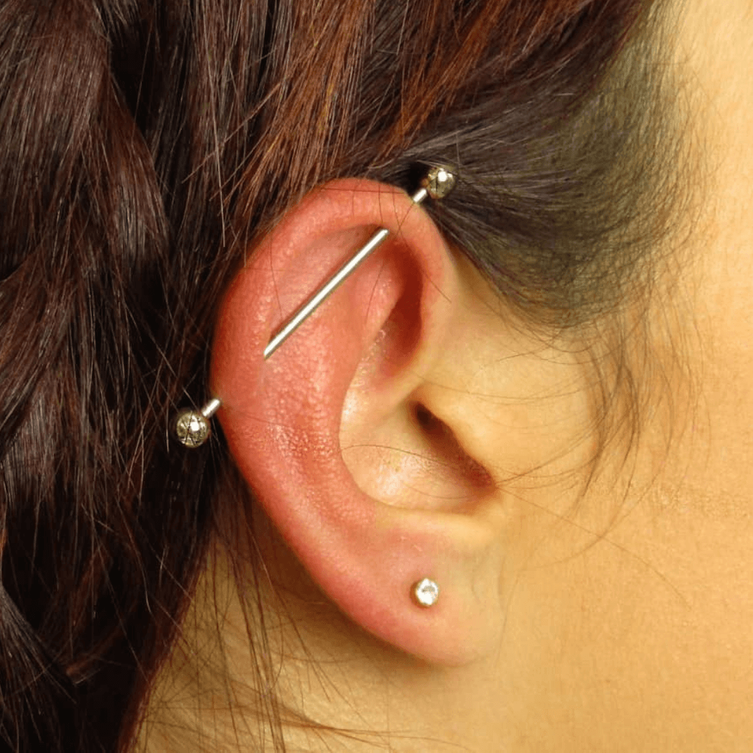 perforaciones-en-las-orejas-piercing-industrial