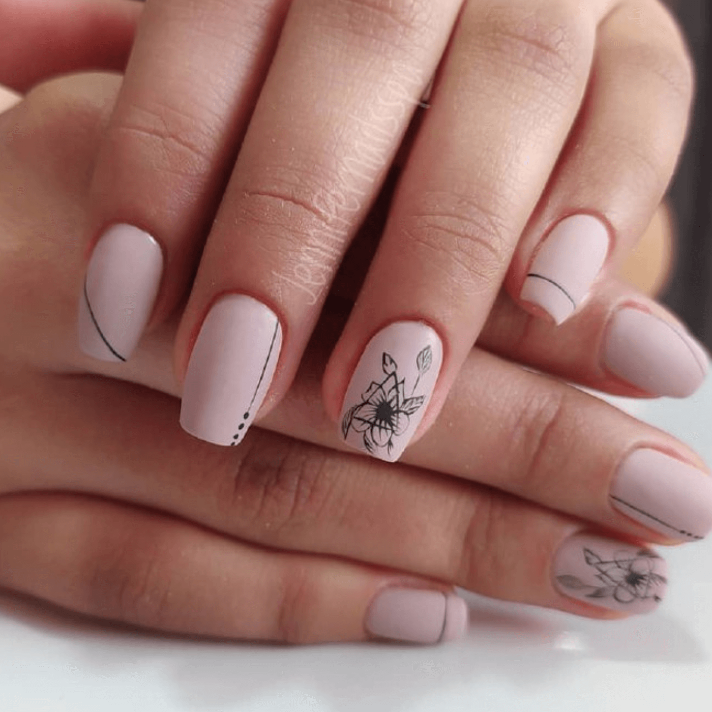 Dip Powder vs Gel Nails: Application