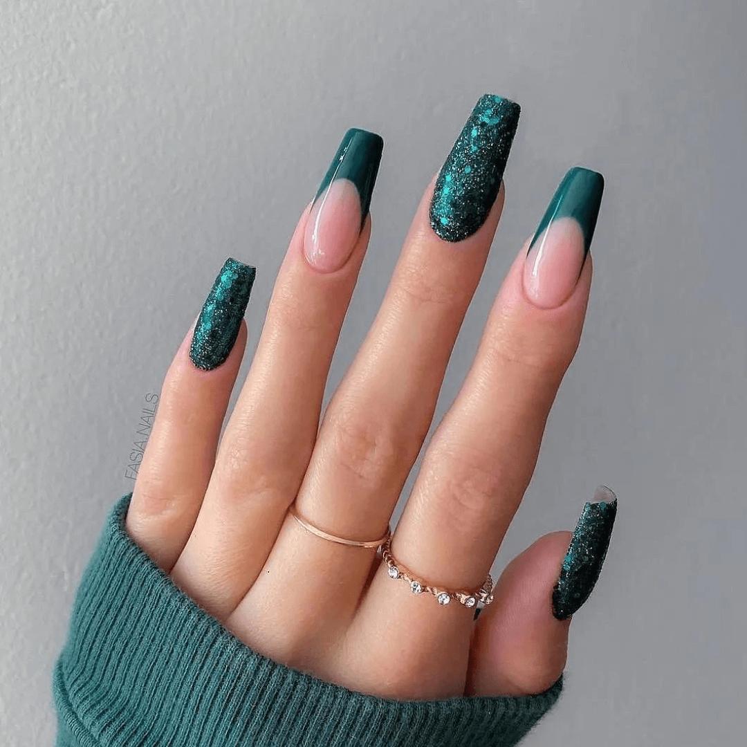 christmas-nails-sparkly-green-tips