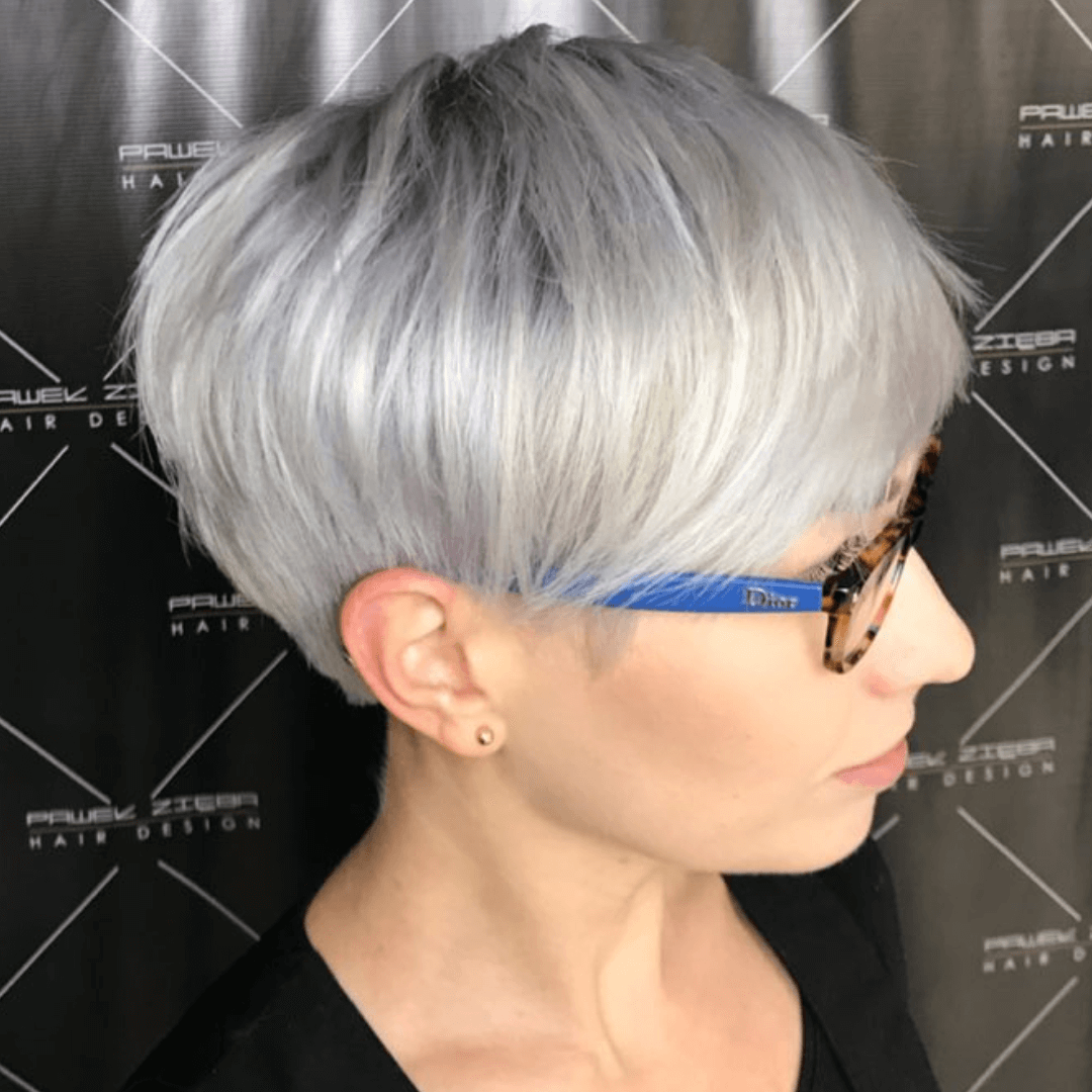 Fryzura pixie cut siwe włosy