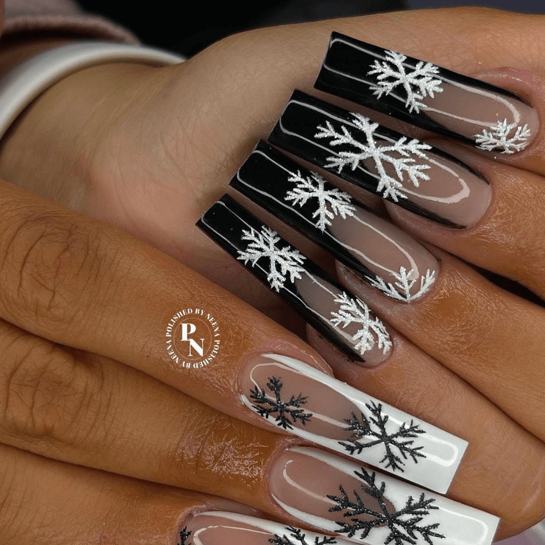 christmas-nails-black-with-white-snowflakes