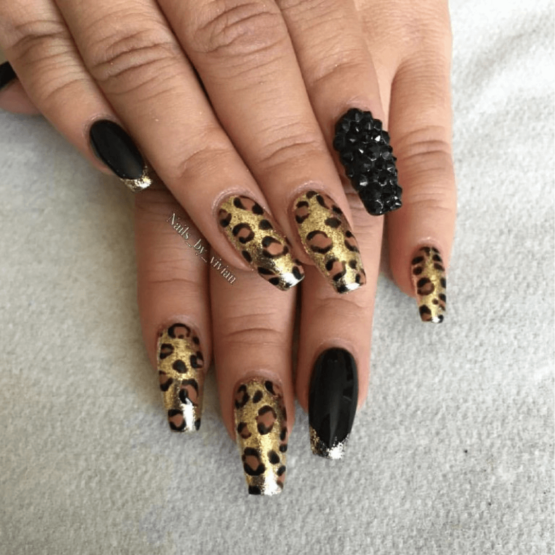 Gold accent nails for autumn