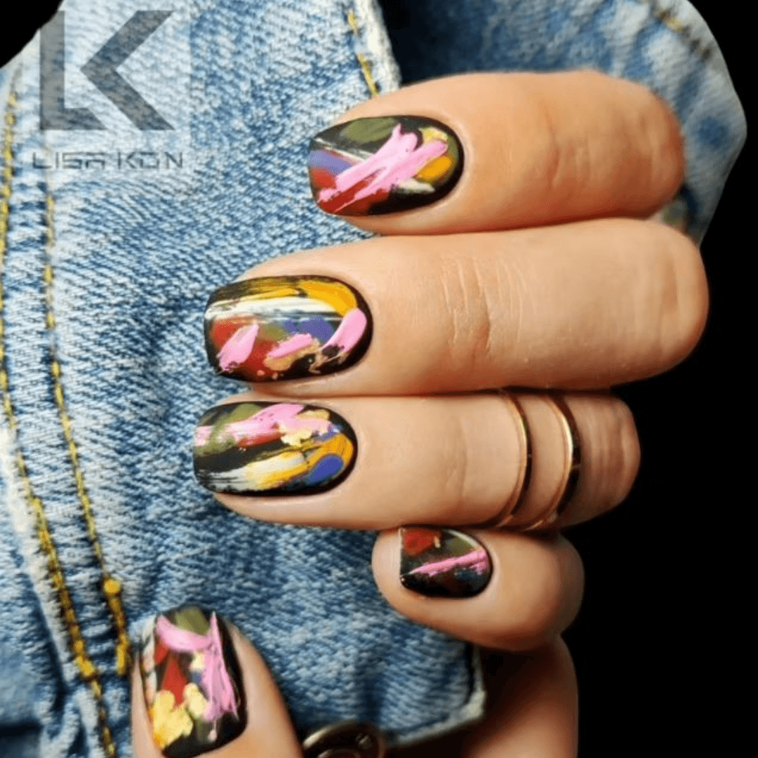 Nails with abstract patterns