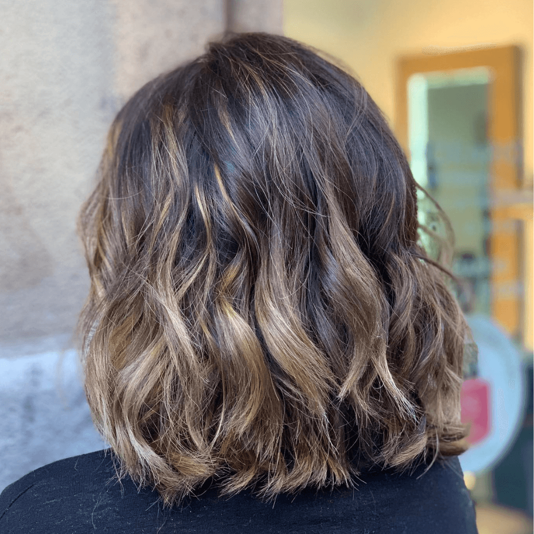 peinados-de-longitud-media-para-mujeres-mayores-de-60-anos-pelo-media-melena-ondulada