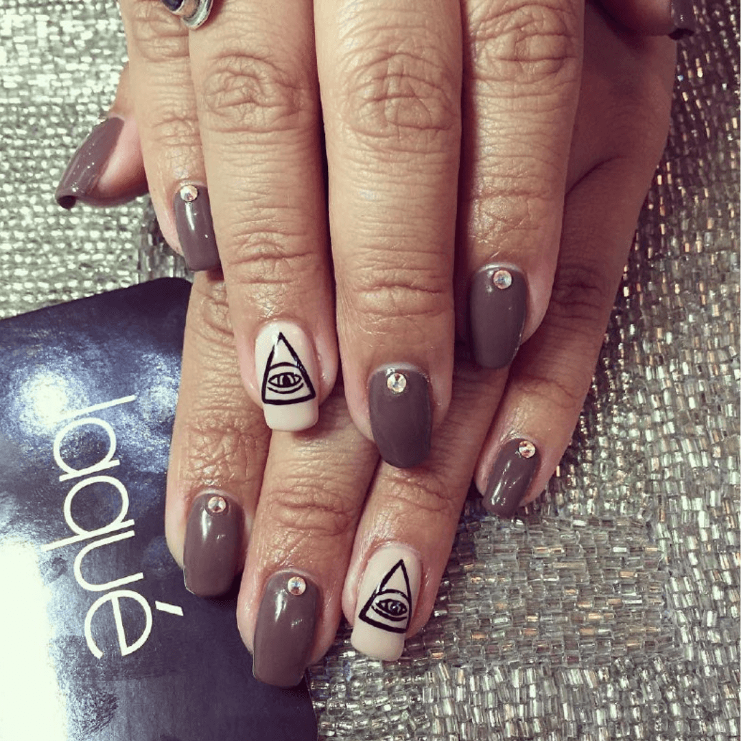 Short tapered square nails