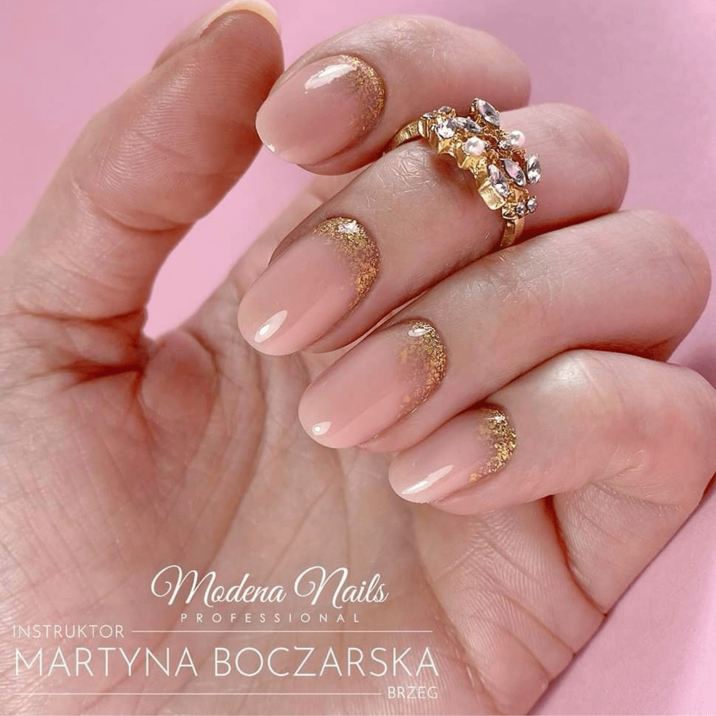 Odwrócony French Manicure